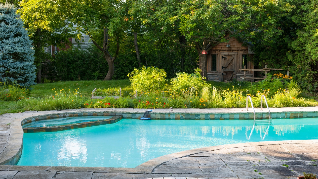 Agriturismo con piscina nelle Marche: I migliori agriturismi con piscina nelle Marche da prenotare