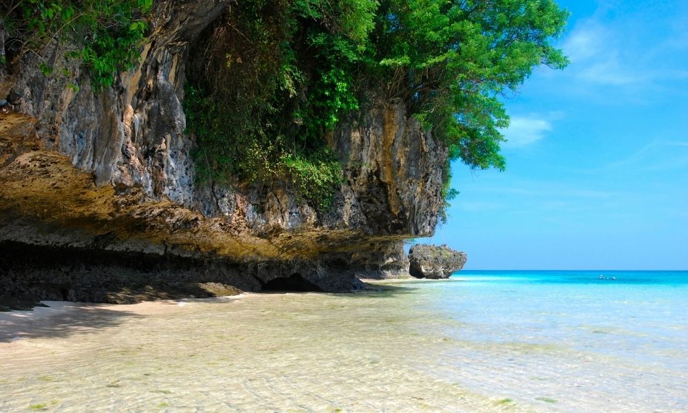 spaiggia-padang-padang-uluwatu-itinerario-viaggio-bali-indonesia