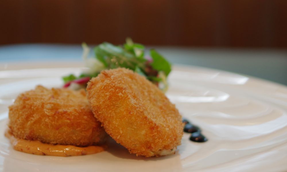 korokke-giapponesi-con-carne-hida-di-shirakawa-go-cosa-vedere-itinerario-viaggio-giappone