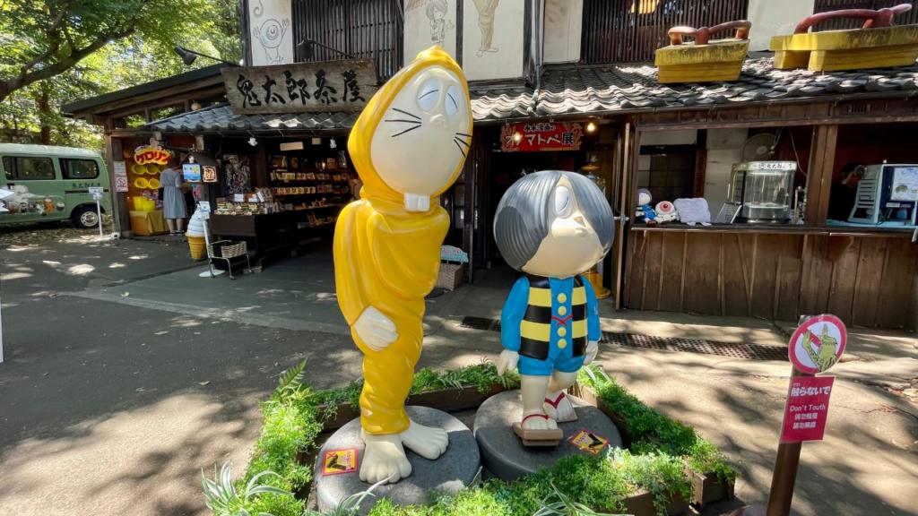 La-caffetteria-di-ge-ge-ge-no-kitario-fiori-dal-tempio-jindaiji-a-chofu-i-migliori-quartieri-di-tokyo-itinerario-completo-giappone