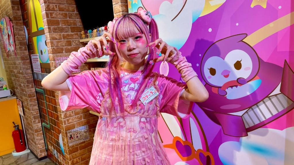 harajuku girl nel negozio Mooosh Squishy di Harajuku i migliori quartieri di tokyo itinerario compelto giappone