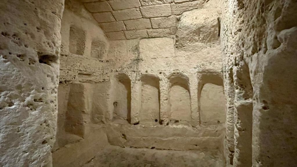 putridarium-scolatoi-nella-chiesa-rupestre-di-san-pietro-barisano-nei-sassi-di-matera-cosa-vedere-itinerario-basilicata